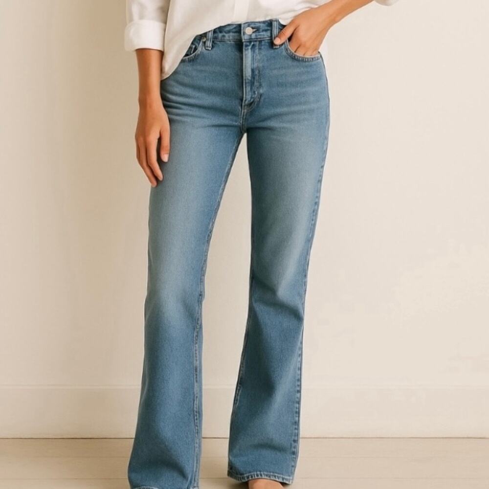 Vintage GAP Bootcut Jeans 30 Waist Faded Medium Wash 90s Minimalist Y2K Classic - Picture 2 of 8
